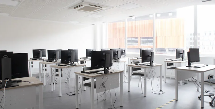 Espacio de formación amplio, diáfano y luminoso.